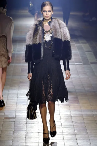 Look 12